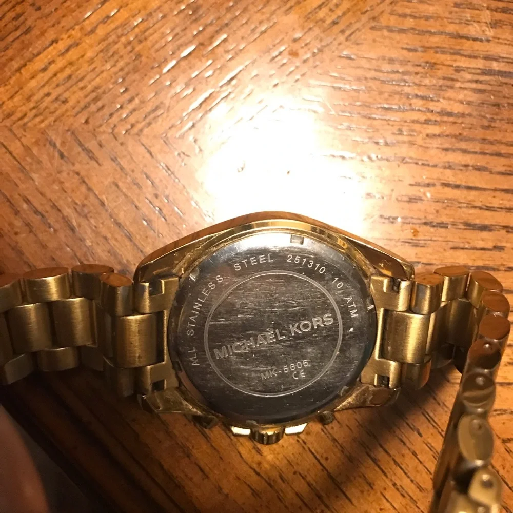 Yellow gold Michael Kors watch - Picture 3 of 5